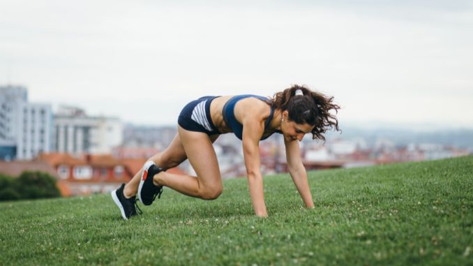 female-athlete-doing-burpees